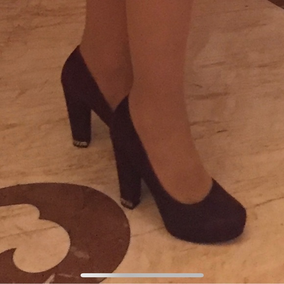 Michael Kors Sabrina Burgundy Chained Heel Suede Pump - Picture 2 of 8